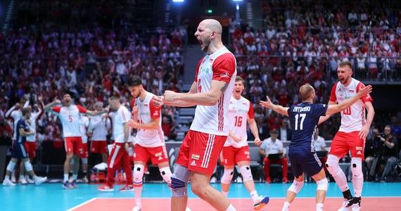 ​Polska zmierzy się z Brazylią w półfinale mistrzostw świata w siatkówce mężczyzn 2022, który odbędzie się w katowickim Spodku. Biało-Czerwoni w poprzednich starciach pokonali USA i Tunezję. Oprócz tego dzisiaj czeka nas mecz Włochy - Słowenia.