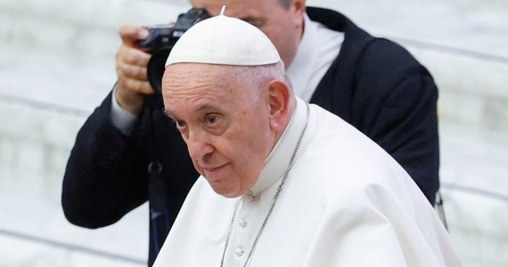 "Historia pokazuje niestety oznaki tego, że się cofa" - powiedział papież Franciszek. W przemówieniu do Papieskiej Akademii Nauk wyraził opinię, że trwa "totalna" wojna światowa. 