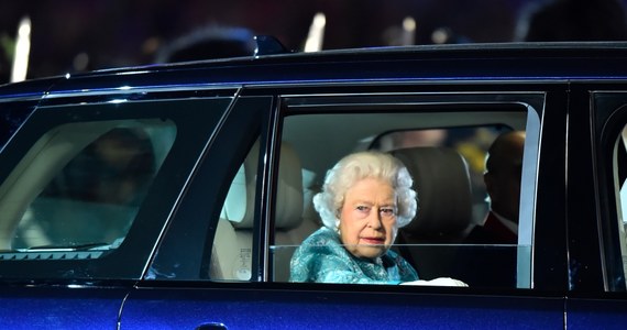 Pogrzeb królowej Elżbiety II odbędzie się w poniedziałek 19 września - podał Pałac Buckingham. Będzie to dla Brytyjczyków dzień wolny od pracy. 96-letnia brytyjska monarchini zmarła w czwartek, po ponad 70 latach na tronie. 