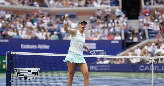 Liderka światowego rankingu Iga Świątek pokonała rozstawioną z numerem piątym tunezyjską tenisistkę Ons Jabeur 6:2, 7:6 (7-5) w finale wielkoszlemowego turnieju US Open w Nowym Jorku. To jej trzeci w karierze triumf w imprezie ten rangi.