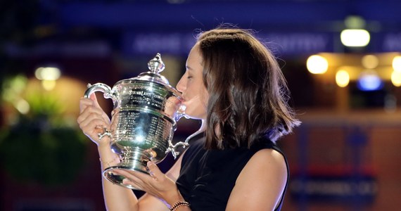 "Sport może mieć nową władczynię" - napisał Matthew Futterman z "New York Times" po triumfie Igi Świątek w US Open. Polska tenisistka w finale pokonała Tunezyjkę Ons Jabeur na stadionie Arthura Ashe'a w Nowym Jorku.