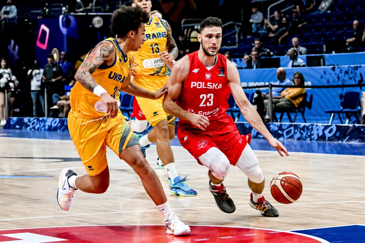 Reprezentacja Polski koszykarzy pokonała w Berlinie Ukrainę 94:86 (24:21, 18:24, 27:22, 25:19) w 1/8 finału i awansowała do ćwierćfinału mistrzostw Europy. Rywalem w walce o półfinał będzie obrońca tytułu Słowenia. "Tworzymy historię polskiej koszykówki. Wynik z tego Eurobasketu zostanie na całe życie" - powiedział po meczu trener biało-czerwonych Igor Milicic.