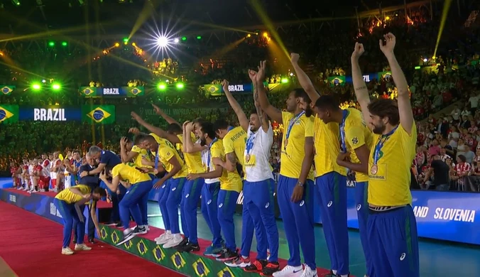 Wpadka reprezentacji Brazylii podczas dekoracji. WIDEO (Polsat Sport)