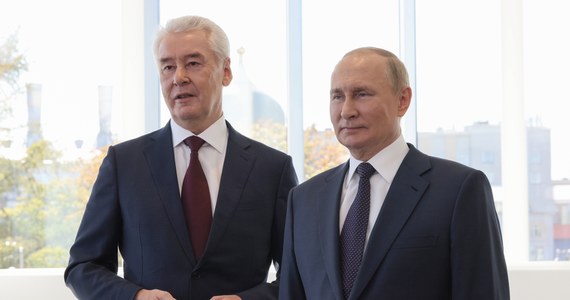 Władimir Putin przez łącze wideo uczestniczył w sobotę w otwarciu największego w Europie koła widokowego - Słońce Moskwy. Niezależny portal Meduza informuje, że już w niedzielę na atrakcję przestano wpuszczać publiczność. 