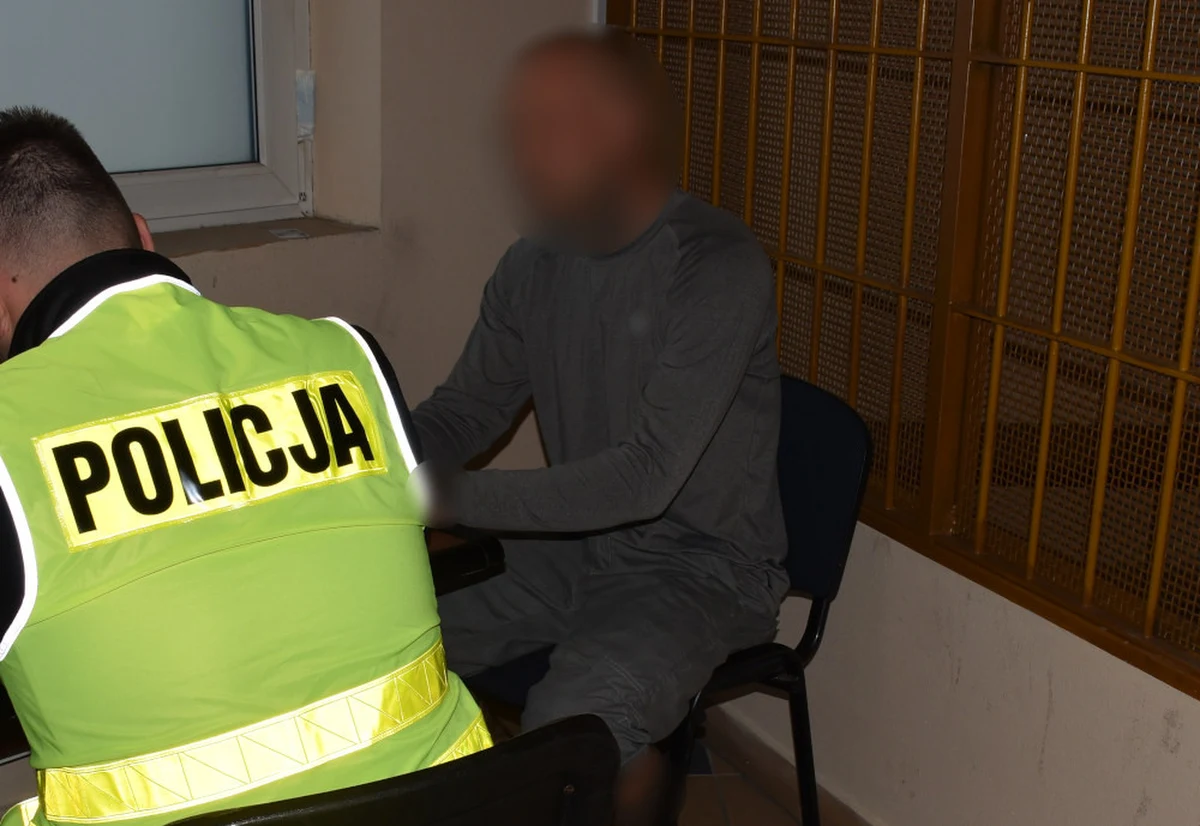 Policjanci z Zielonki  zatrzymali 35-letniego złodzieja jednośladów, który kradł je na stacjach kolejowych, a następnie sprzedawał za pośrednictwem portali społecznościowych. Mężczyzna przyznał się do kradzieży ośmiu rowerów. Mundurowi odzyskali pięć skradzionych jednośladów, które już zostały zwrócone właścicielom.