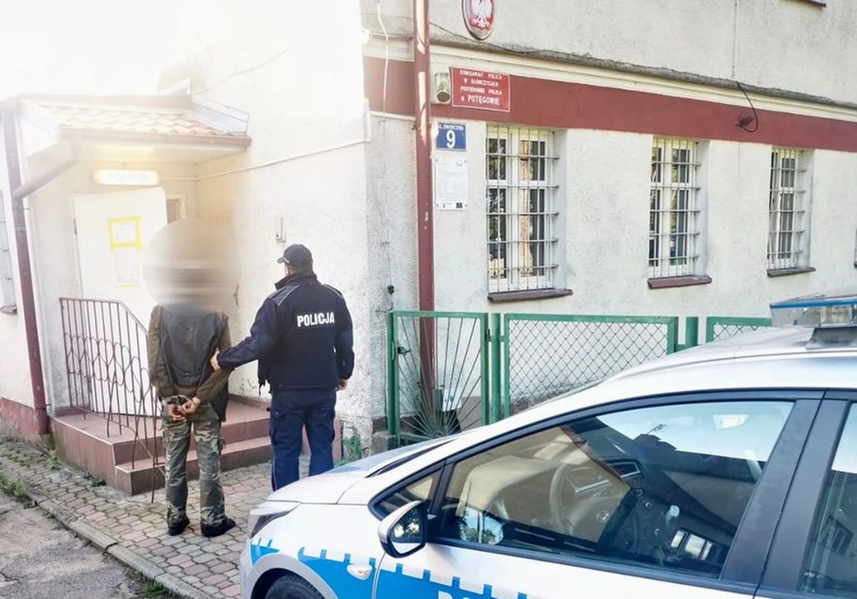 Policjanci z komisariatu w Główczycach zatrzymali 69-latka, który z lasu w gminie Potęgowo ukradł fotopułapkę. Urządzenie wciąż pracowało i wysyłało zdjęcia urzędnikom. Ci dali złodziejowi czas na jego zwrot, ale policjanci byli szybsi, rozpoznali na fotografiach pomieszczenia, w których wcześniej byli już kilka razy.   

