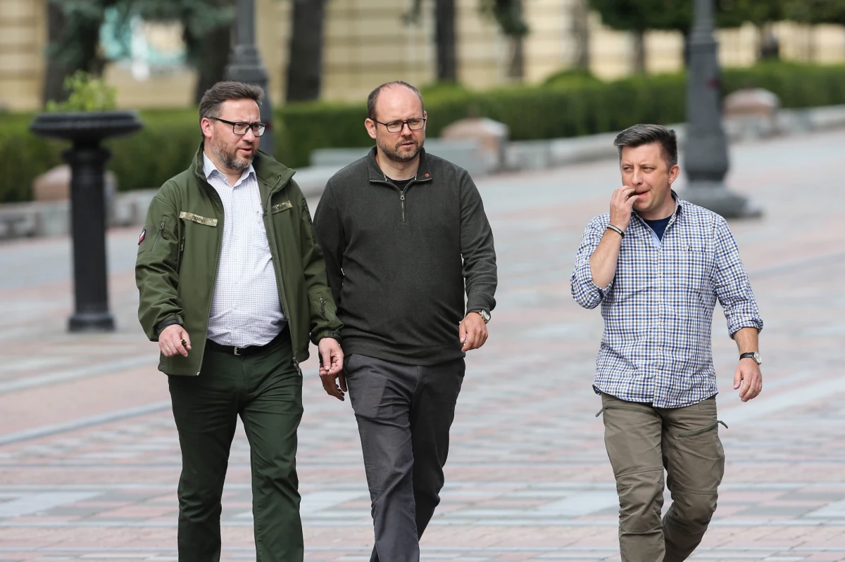 Uważamy, że w interesie całej Europy jest odstraszanie Rosji. Ci, którzy domagali się dialogu z Rosją, dziś łamią jedność europejską - powiedział PAP wiceminister spraw zagranicznych Marcin Przydacz.