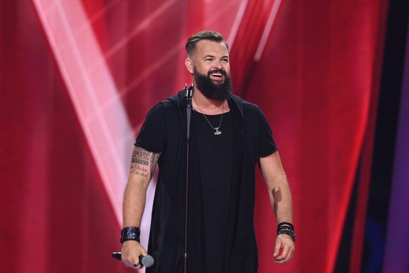 Ponad 50 tys. wyświetleń ma już występ Konrada Bauma w "The Voice of Poland". Dla śpiewającego lekarza neurologa swoje fotele odwrócili wszyscy trenerzy, którzy stoczyli o niego prawdziwą bitwę. Do czyjej drużyny trafił wokalista rockowej grupy DOC.? 