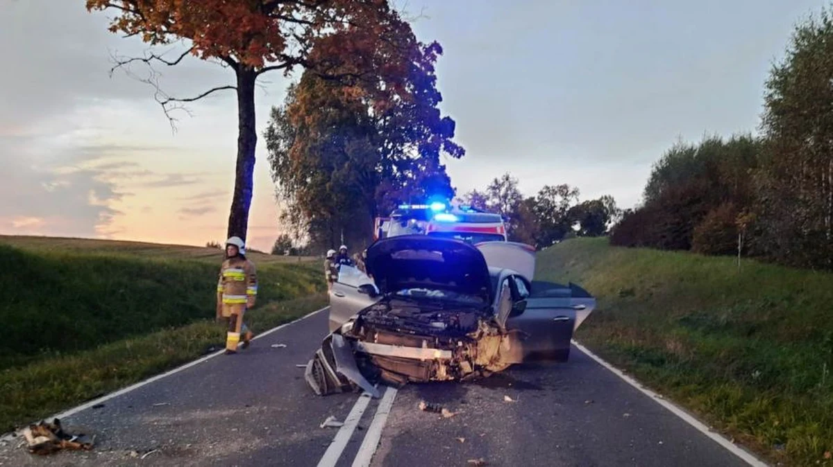 Prokuratura Okręgowa w Olsztynie skierowała do Sądu Rejonowego akt oskarżenia przeciwko łódzkiemu adwokatowi Pawłowi K. Mężczyzna jest oskarżony o spowodowanie wypadku, w którym zginęły dwie kobiety. Adwokat po zdarzeniu nagrał film, w którym powiedział, że "to była konfrontacja bezpiecznego samochodu z trumną na kółkach".  