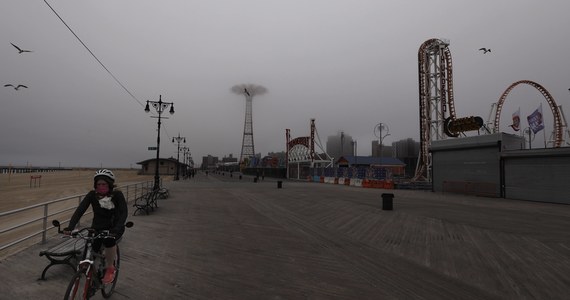 Nowojorska policja znalazła w poniedziałek na plaży ciała trójki dzieci, które zdaniem funkcjonariuszy utopiła matka. Tragicznego odkrycia dokonano w pobliżu deptaka w Coney Island.