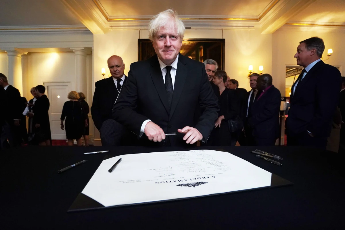 Były brytyjski premier Boris Johnson, wspominając swoją ostatnią audiencję u królowej Elżbiety II, która odbyła się zaledwie tydzień temu, podkreślił, że monarchini była "aktywnie skupiona" na sprawach państwowych, stąd tak zaskakująca była jej śmierć.