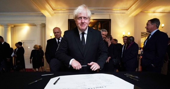 Były brytyjski premier Boris Johnson, wspominając swoją ostatnią audiencję u królowej Elżbiety II, która odbyła się zaledwie tydzień temu, podkreślił, że monarchini była "aktywnie skupiona" na sprawach państwowych, stąd tak zaskakująca była jej śmierć.