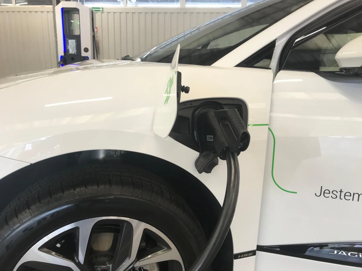 W Pszczynie na Śląsku otwarto Centrum Elektromobilności. Produkowane tam będą stacje ładowania pojazdów elektrycznych oraz magazyny energii. To jedyny taki zakład w regionie.