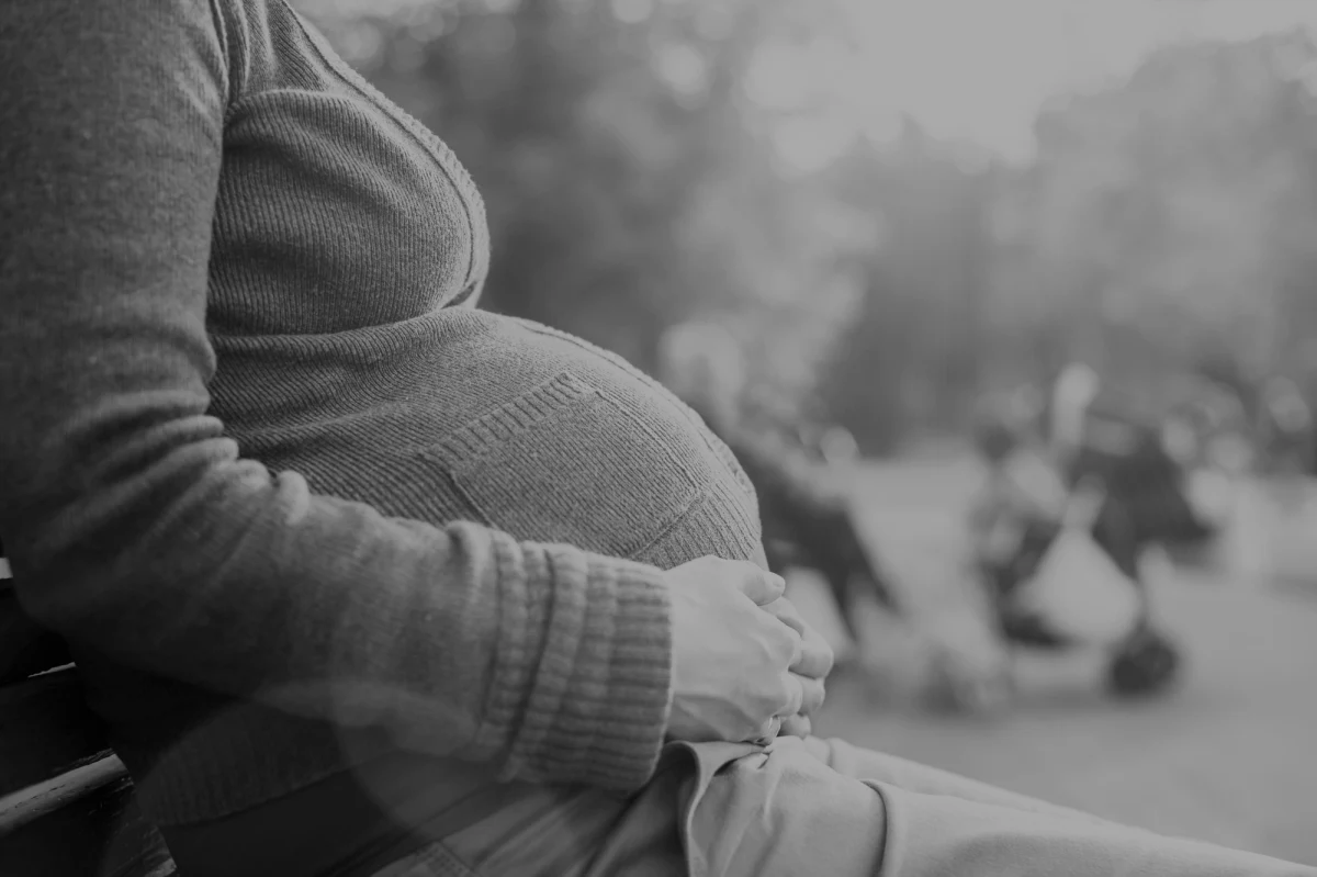 Przed sądem w Teksasie ruszył proces 29-letniej Taylor Rene Parker oskarżonej o brutalne zamordowanie 21-letniej ciężarnej. Kobieta miała wyciąć z macicy swojej ofiary noworodka. Dziewczynka również zmarła. Zdaniem prokuratury Parker wcześniej przez 9 miesięcy udawała, że jest w ciąży. 