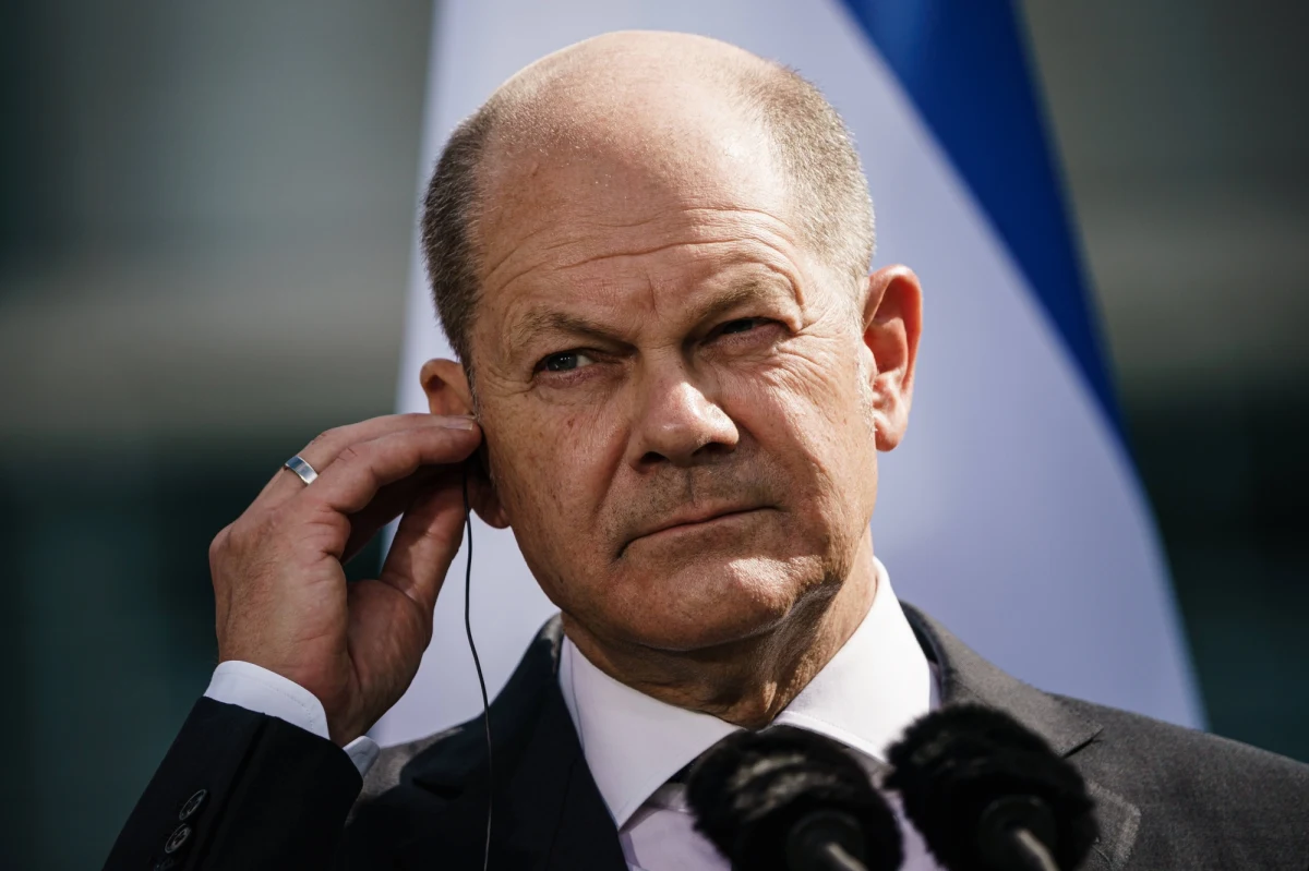 Kanclerz Olaf Scholz rozmawiał po południu przez telefon z prezydentem Rosji Władimirem Putinem - poinformował rzecznik rządu federalnego Steffen Hebestreit. 90-minutowa rozmowa poświęcona była trwającej wojnie Rosji z Ukrainą i jej konsekwencjom. Scholz wezwał do wycofania rosyjskich wojsk z Ukrainy.
