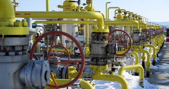 Jak podała amerykańska agencja Bloomberg, na skutek spadku cen rosyjskiej ropy z powodu zachodnich sankcji dochody Rosji ze sprzedaży surowców energetycznych spadły w sierpniu do najniższego poziomu od 14 miesięcy.