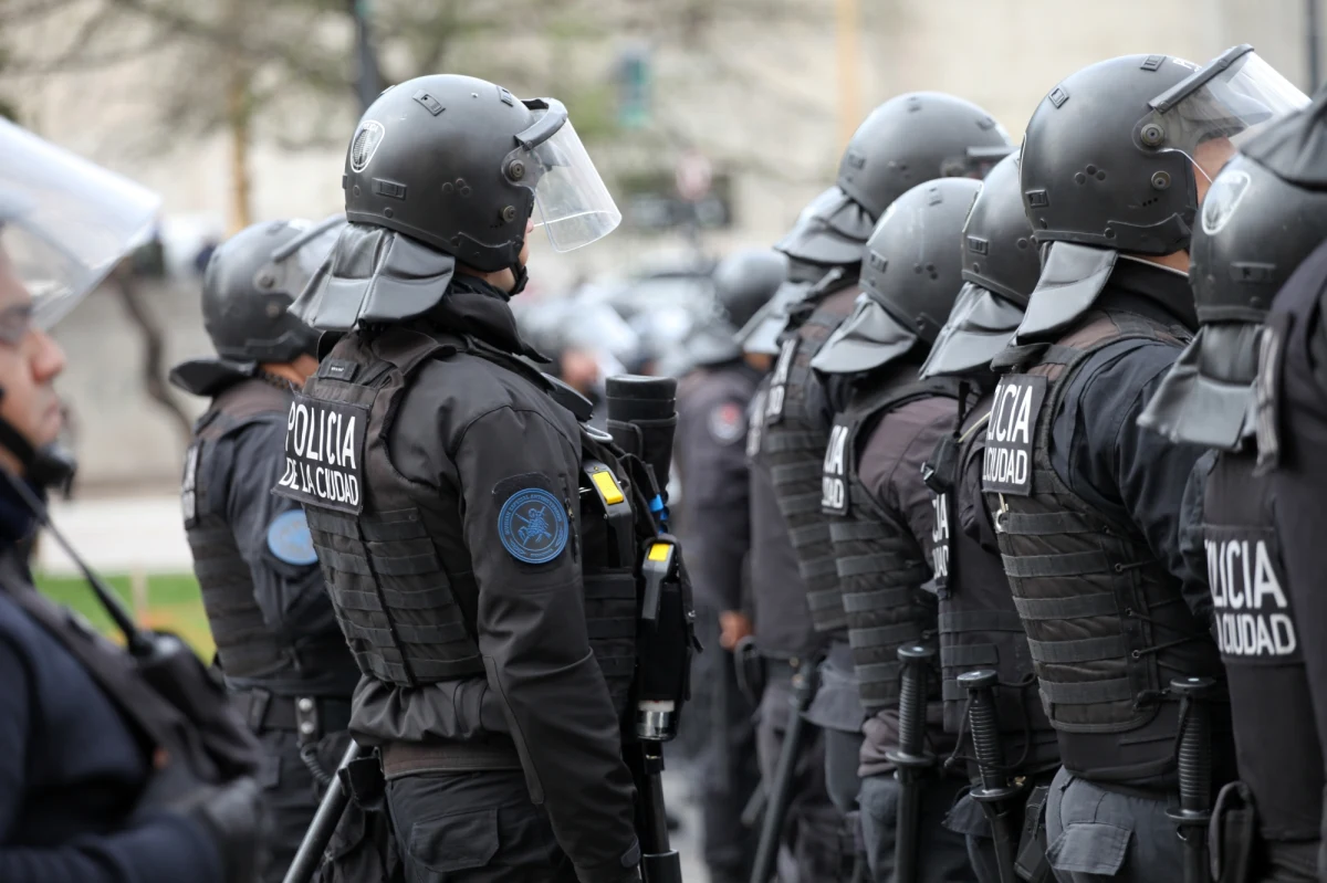 Przed meczem argentyńskiej drugiej ligi piłkarskiej pomiędzy zespołami San Martin Tucuman i CA Belgrano doszło do strzelaniny z udziałem kibiców obu drużyn, w wyniku której zginęła jedna osoba - poinformowała miejscowa policja.