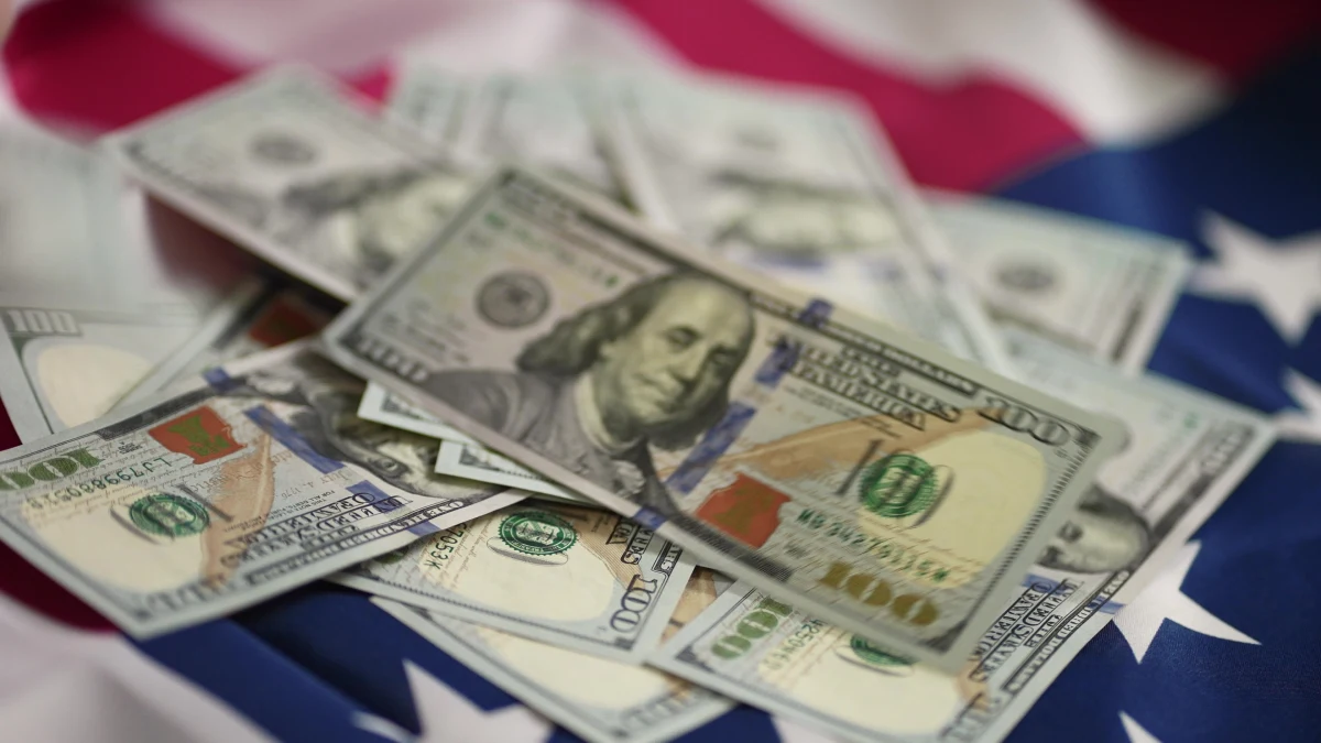 Rosja wydała od 2014 r. ponad 300 mln dolarów, by wpływać na polityków i władze w ponad 20 państwach - poinformował wysoki rangą przedstawiciel administracji USA, powołując się na odtajnione informacje wywiadu. Ostrzegł też, że jeśli partie będą potajemnie przyjmować pieniądze z Rosji, zostanie to ujawnione.