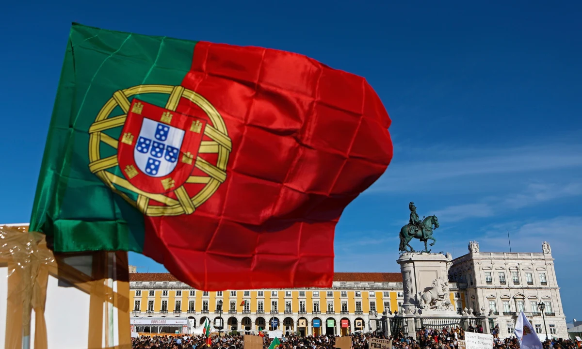 Lizbońskie media podały, że gmina żydowska w Porto zaskarżyła władze Portugalii do Unii Europejskiej za rzekome praktyki antysemickie. ​W dokumencie wskazano, że uciekają się do nich zarówno członkowie rządu, jak i parlamentu, wspierani m.in. przez telewizję publiczną RTP.