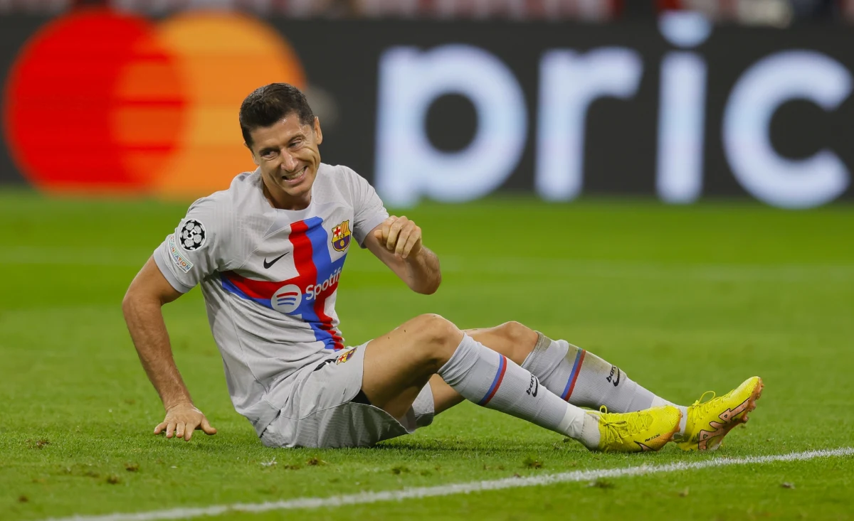 Piłkarz Barcelony Robert Lewandowski miał trzy dobre okazje, ale ostatecznie nie zdobył gola w spotkaniu ze swoim poprzednim klubem Bayernem w Monachium w 2. kolejce grupy C Ligi Mistrzów. Gospodarze zwyciężyli 2:0.