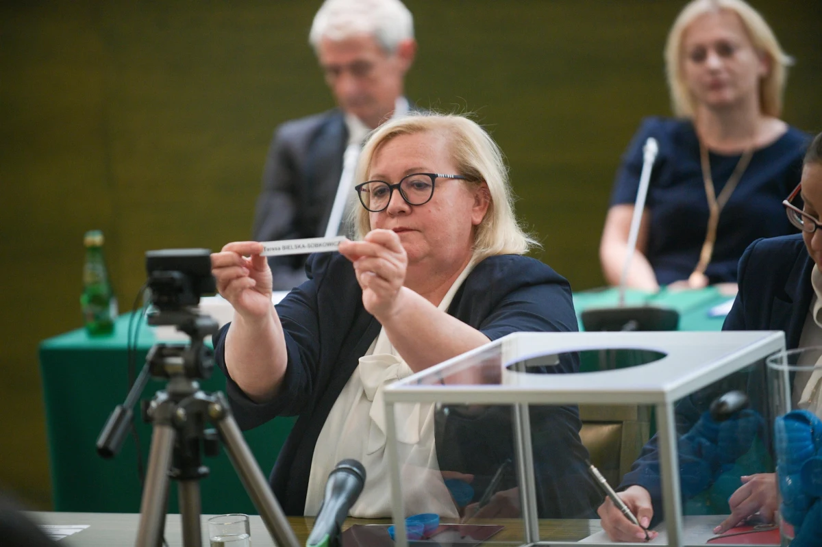 Ursula von der Leyen postawiła żądanie niespełnialne w żadnym demokratycznym państwie – powiedziała w wywiadzie dla "Rzeczpospolitej" sekretarz stanu w Kancelarii Prezydenta Małgorzata Paprocka, odnosząc się m.in. do braku kompromisu w sprawie KPO.