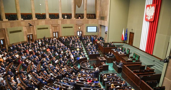 Sejm przyjął uchwałę, w której wzywa rząd Niemiec do przyjęcia odpowiedzialności politycznej, historycznej, prawnej oraz finansowej za wszystkie skutki spowodowane przez drugą wojnę światową. Za głosowało 418 posłów. 4 było przeciw, a 15 wstrzymało się od głosu.
