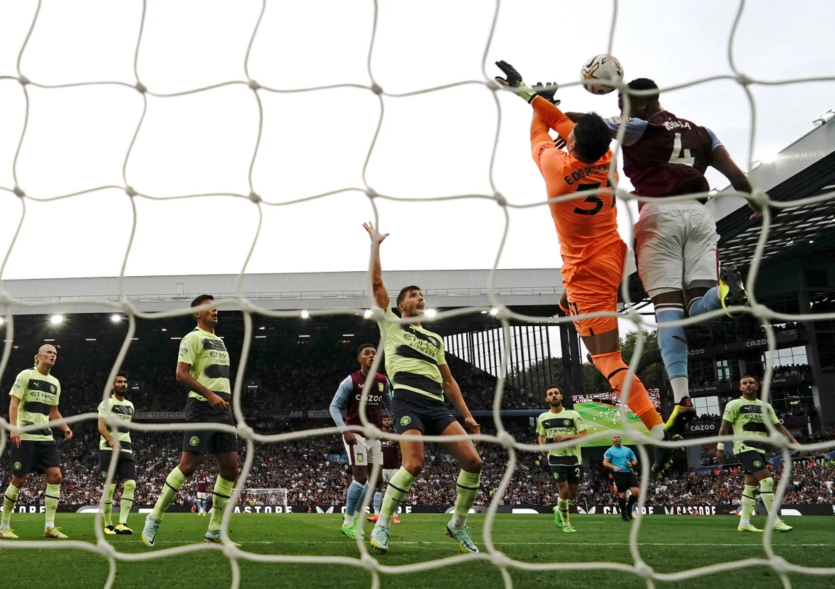 Podczas wszystkich meczów najbliższej 8. kolejki angielskiej ekstraklasy piłkarskiej zostanie oddany hołd niedawno zmarłej królowej Elżbiecie II. "Każde spotkanie tej serii będzie poprzedzone minutą ciszy oraz hymnem państwowym" - poinformowały władze angielskiej ligi.