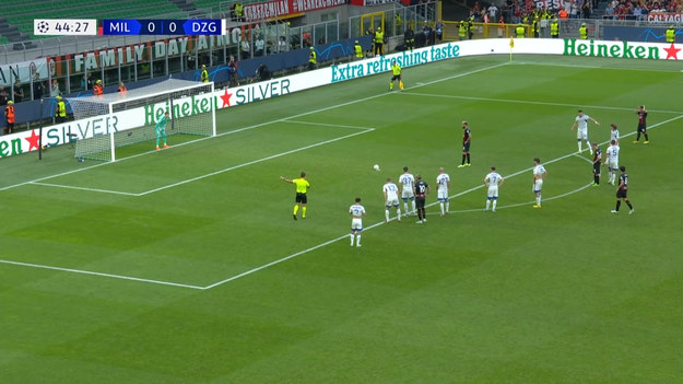 AC Milan – Dinamo Zag. Liga Mistrzów. Gol na 1-0:

W 45 min. meczu strzałem z rzutu karnego na listę strzelców wpisuje się Olivier Giroud.

KLIKNIJ TUTAJ I ZOBACZ NAJCIEKAWSZE TREŚCI ZWIĄZANE Z LIGĄ MISTRZÓW

Obserwuj Interię Sport i bądź na bieżąco!
 