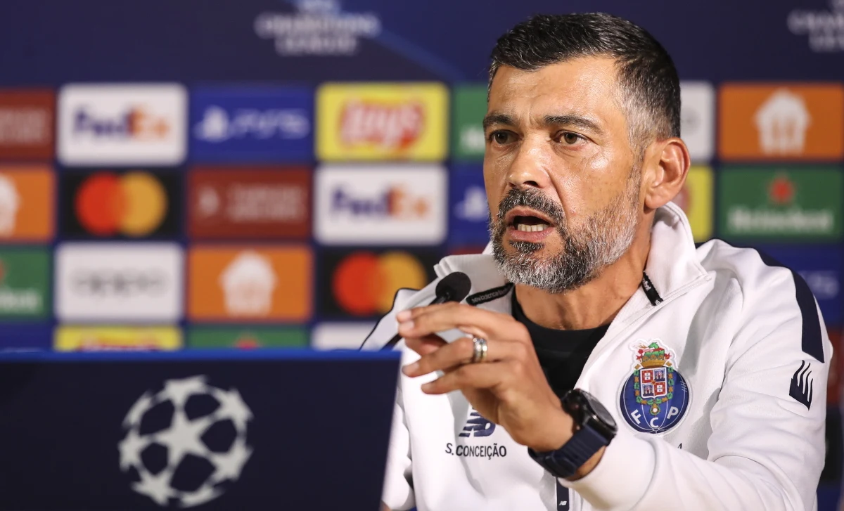 ​Skandal po meczu 2. kolejki piłkarskiej Ligi Mistrzów, w którym FC Porto niespodziewanie uległo u siebie Club Brugge 0:4. Niezidentyfikowani sprawcy zaatakowali samochód, którym poruszali się żona i dwóch synów trenera gospodarzy Sérgio Conceição. Nikomu na szczęście nic się nie stało.