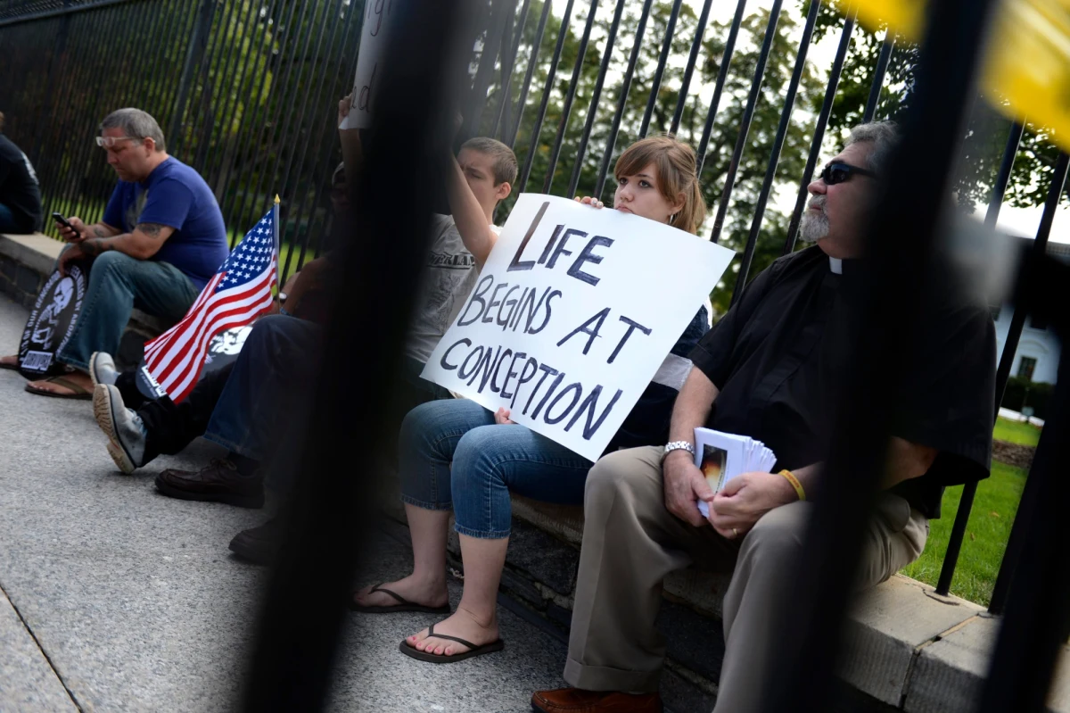 ​Legislatura Wirginii Zachodniej przyjęła ustawę zakazującą niemal wszystkich aborcji. Wyjątkiem od restrykcyjnego prawa są przypadki wymagające ratowania życia kobiety lub wiążące się z gwałtem lub kazirodztwem - podała w środę  CNN.