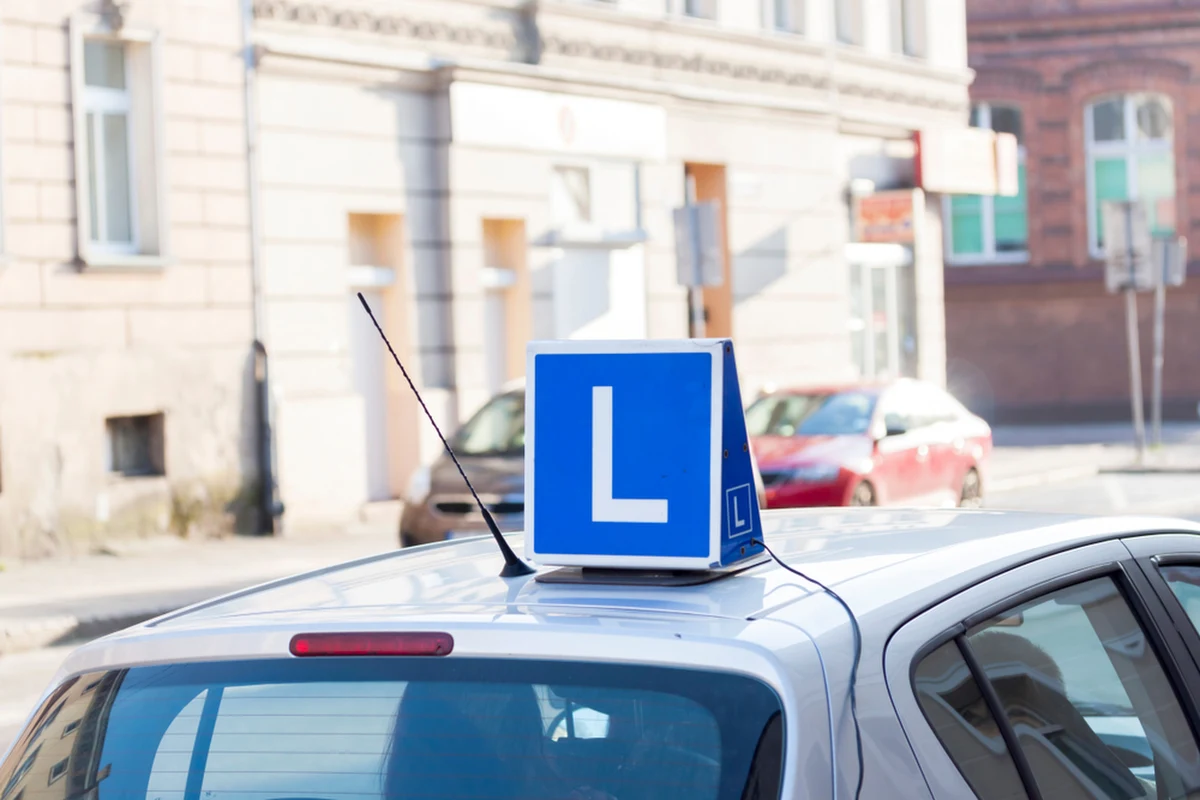 Od rana nie odbywają się egzaminy praktyczne wybranych kategorii w gdańskim i gdyńskim oddziale Pomorskiego Ośrodka Ruchu Drogowego. To trzeci dzień, od kiedy egzaminatorzy na Pomorzu wznowili protest. Domagają się wyższych pensji i zmian w systemie egzaminowania.