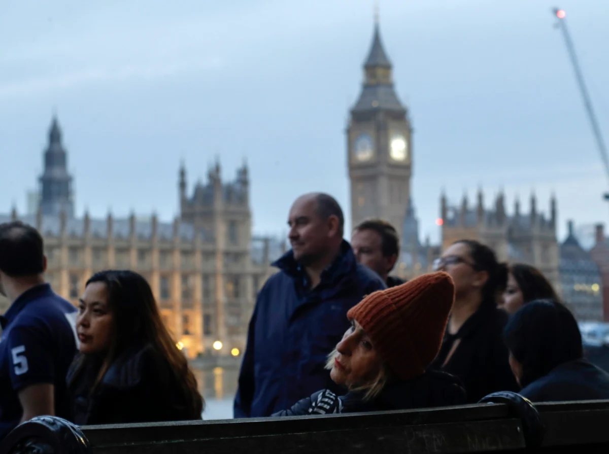 W czwartek trumna z ciałem zmarłej Elżbiety jest wystawiona na widok publiczny w Pałacu Westminsterskim. Królową kolejny dzień żegnają tłumy. "Chcemy podziękować królowej" - usłyszeli od Brytyjczyków specjalni wysłannicy RMF FM - Mateusz Chłystun i Bogdan Frymorgen. 