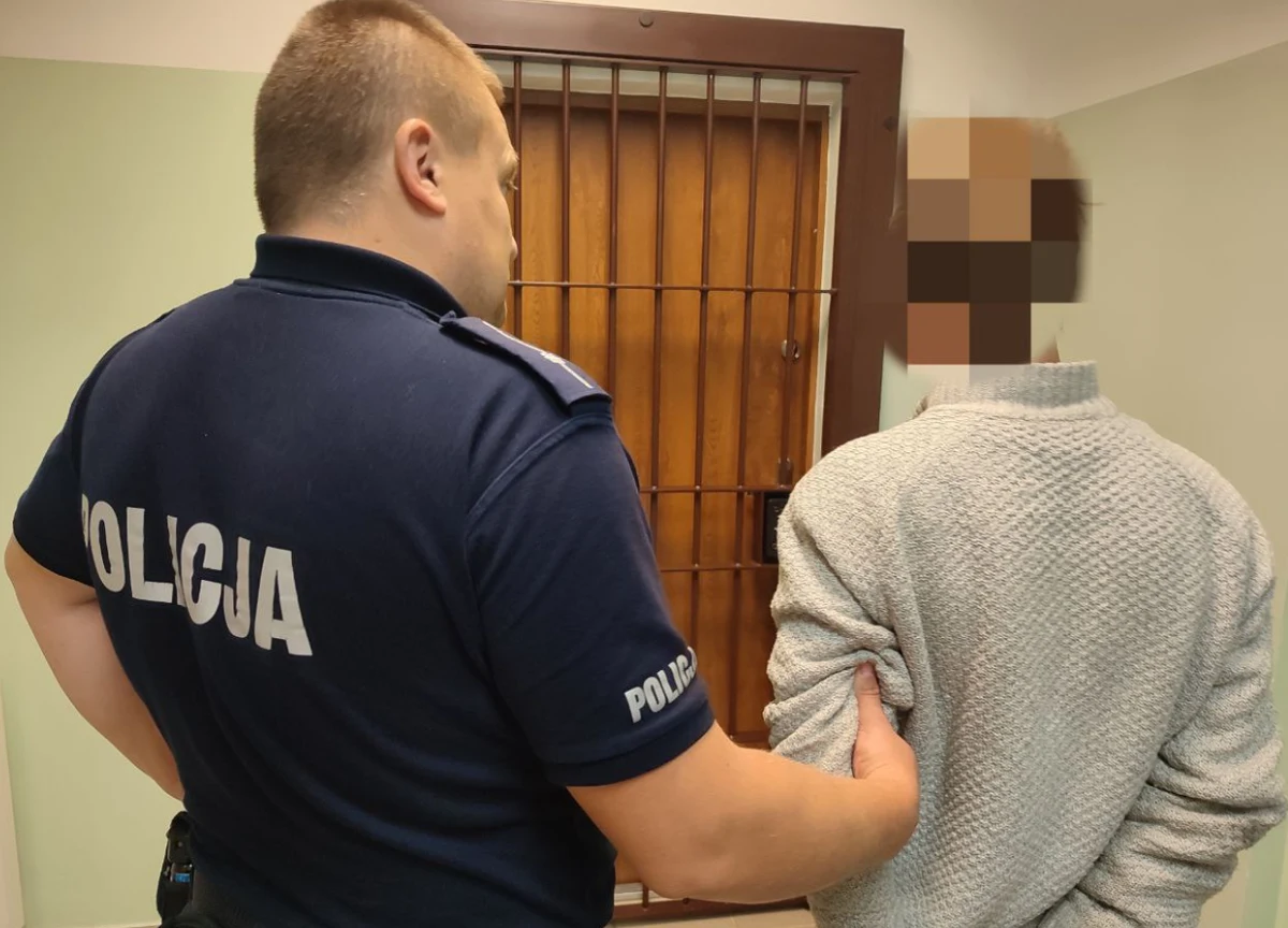 Ponad 140 tys. złotych - tyle  wynoszą straty spowodowane przez 32-letniego mężczyznę, który aż cztery razy podpalił domki letniskowe i pustostany na terenie gminy Somianka. Na trop podpalacza wpadli funkcjonariusze z miejscowego posterunku. Teraz o jego losie zdecyduje sąd. Grozi mu do 5 lat więzienia. Mieszkaniec stolicy będzie musiał również naprawić wyrządzone szkody.