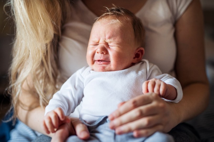 Rodzice wiedzą najlepiej, że uspokojenie płaczącego dziecka bywa nie lada wyzwaniem - czasem wystarczy kilka minut, a innym razem nie działają żadne sprawdzone wcześniej metody. Naukowcy przekonują jednak, że znaleźli sposób skuteczniejszy od pozostałych. 