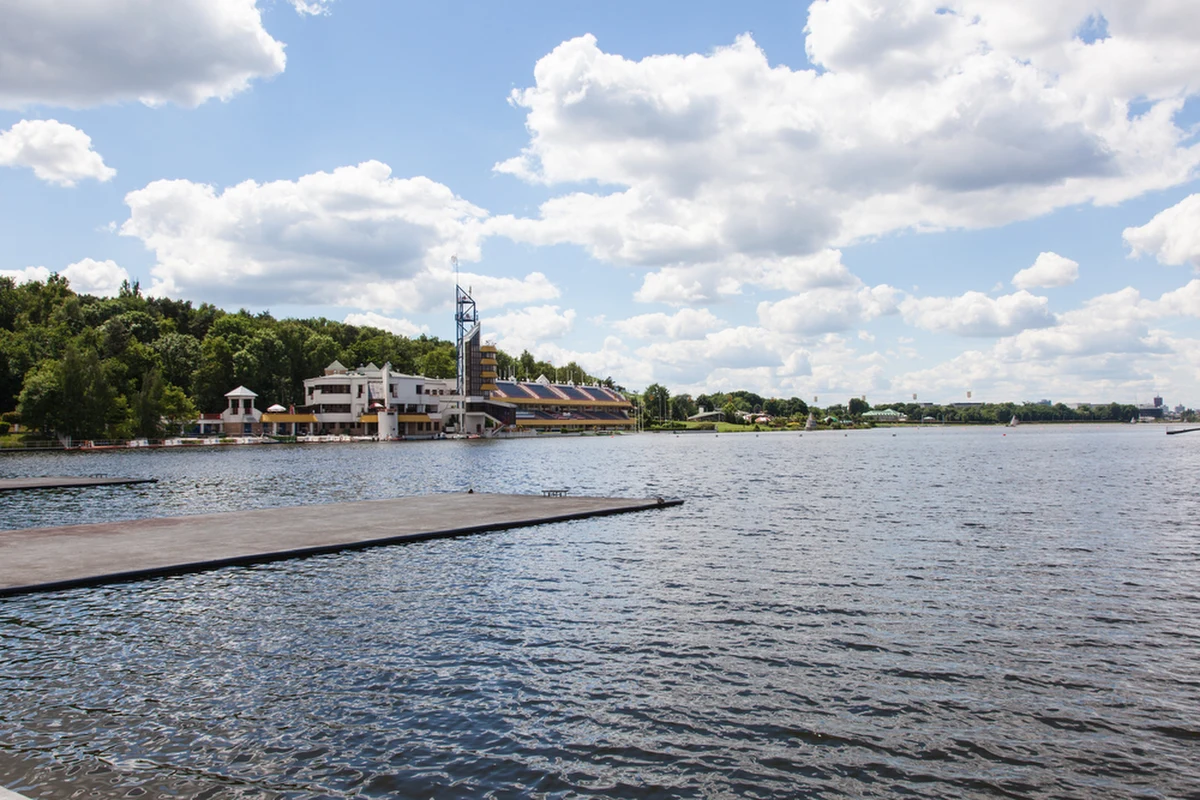 Ciało mężczyzny wyłowiono dzisiaj nad ranem z Jeziora Maltańskiego w Poznaniu. Policja ustala szczegóły jego śmierci. 