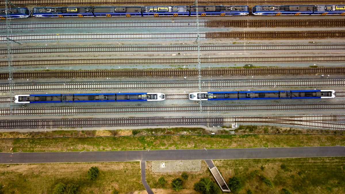 Stowarzyszenie Ekonomiki Transportu stworzyło mapę linii kolejowych, na których zawieszono ruch pasażerski od początku III Rzeczpospolitej, czyli końca lat 80. "Tworząc mapę sami się zdziwiliśmy, że jest aż tak źle. Stworzyliśmy potwora, którego aż się sami przestraszyliśmy" – napisali w mediach społecznościowych członkowie organizacji. 