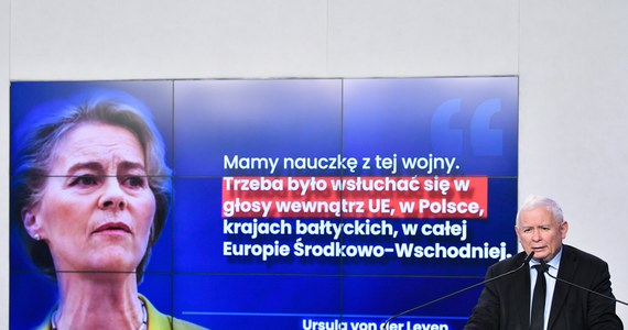 "Działania obecnej opozycji służyły rosyjskim i niemieckim interesom. Celem były awanse jednego człowieka - powiedział  prezes PiS Jarosław Kaczyński. Podczas konferencji w siedzibie PiS, gdzie pokazano klip "Dziś Europa mówi po polsku", Kaczyński mówił o kwestiach, które - jego zdaniem - poprzednicy jego formacji podejmowali wbrew interesom Polski. 