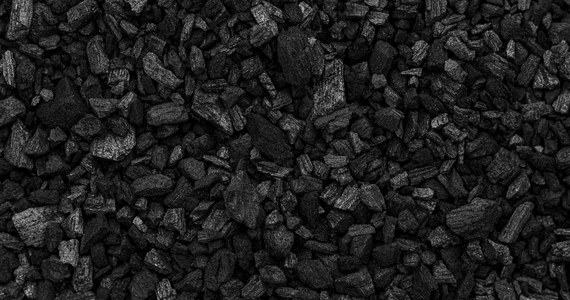 Od początku tego roku sklep internetowy Polskiej Grupy Górniczej obsłużył 236 tys. 846 klientów, do których trafiło prawie milion ton węgla - wynika z najnowszych informacji PGG, która jest największym krajowym producentem węgla opałowego. Dziś PGG opublikował zestaw odpowiedzi na ponad 70 najczęściej zadawanych pytań przez kupujących węgiel.