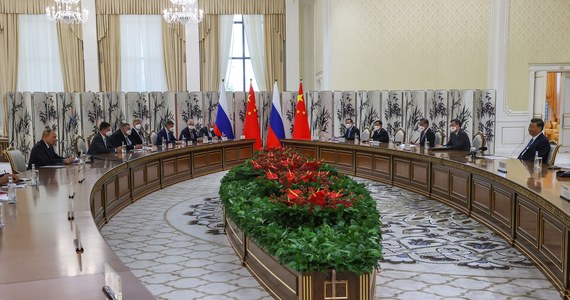Chiny i Rosja chcą wnieść stabilność w chaotyczny świat – przekazał przywódca Chin Xi Jinping na spotkaniu w Samarkandzie z prezydentem Władimirem Putinem. Xi zadeklarował, że Pekin jest gotów do podjęcia roli światowego mocarstwa.