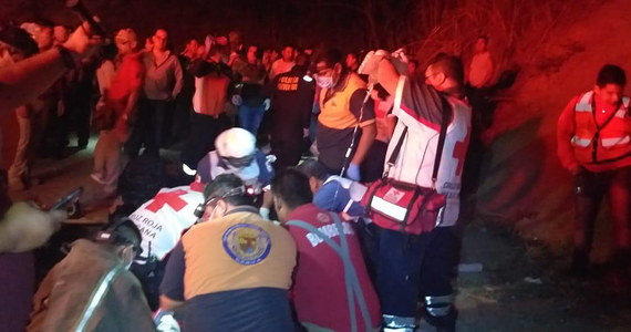 Tragedia w Gwatemali. Służby medyczne poinformowały, że co najmniej 9 osób zostało stratowanych przez tłum podczas czwartkowego koncertu w Quetzaltenango. Ponadto rannych zostało 20 osób.