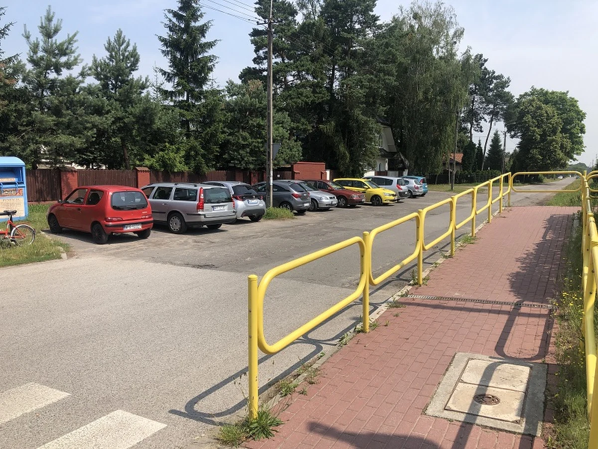 "Nawet cztery tygodnie musimy czekać na ważny list" - takie sygnały dostajemy od naszych słuchaczy z Mazowsza. Nasz reporter Michał Dobrołowicz pojechał do podwarszawskiej gminy Brwinów, gdzie pojawił się ten problem. Gmina ta jest oddalona o około trzydziestu kilometrów od stolicy. Podobne informacje pochodzą od mieszkańców stołecznego Wilanowa.