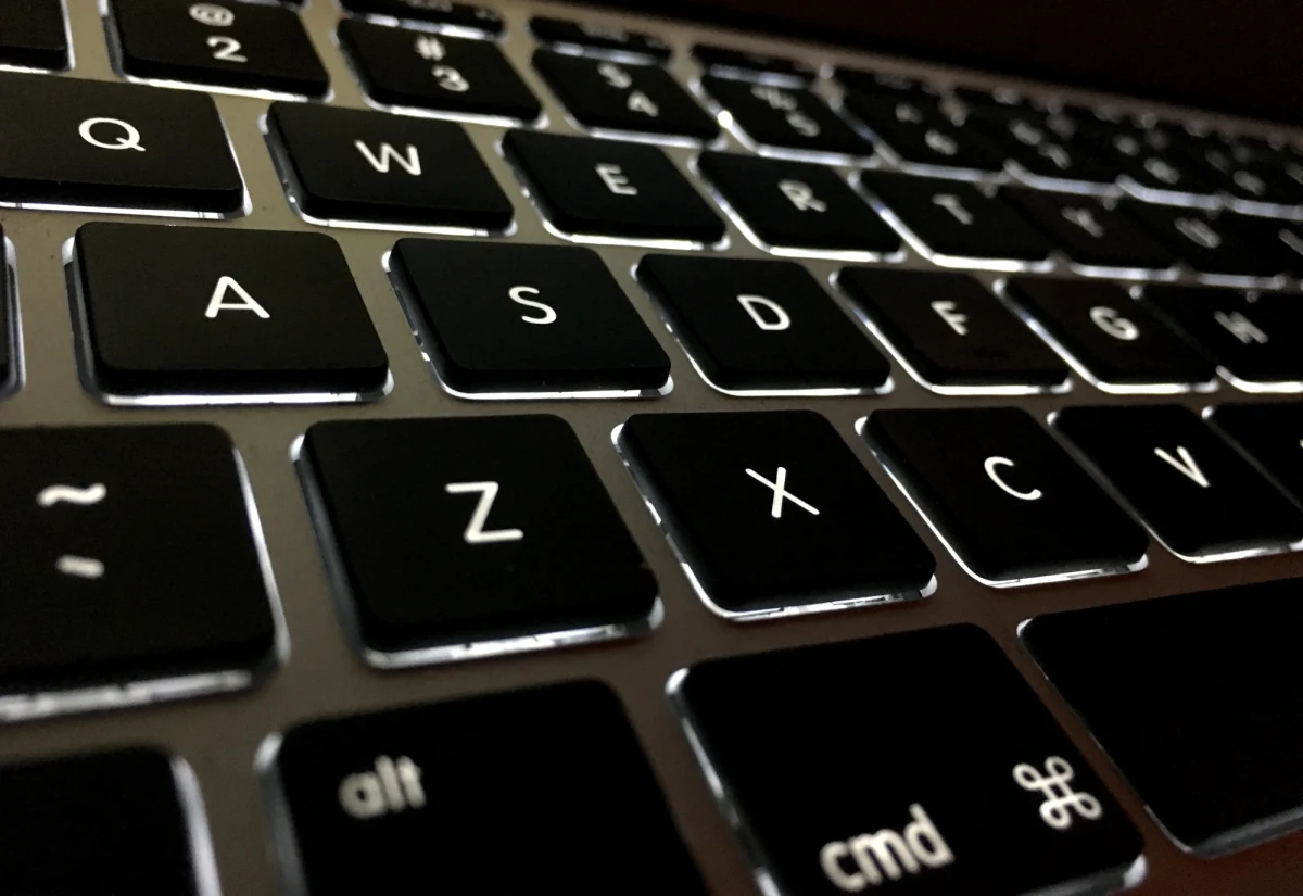 Rosnące koszty logistyki sprawiają, że wkrótce zakupy online mogą przestać być dla internautów tak atrakcyjne jak dotychczas. Branża e-commerce szuka oszczędności – pisze piątkowa "Rzeczpospolita".
