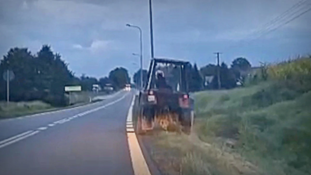 Ponad trzy promile alkoholu miał rolnik z powiatu krasnostawskiego, który jechał ciągnikiem zygzakiem i śpiewał. Jeden z kierowców nagrał jego drogowe "wyczyny" i powiadomił policjantów. Na filmie widać, jak niewiele brakowało, by doszło do wypadku.

