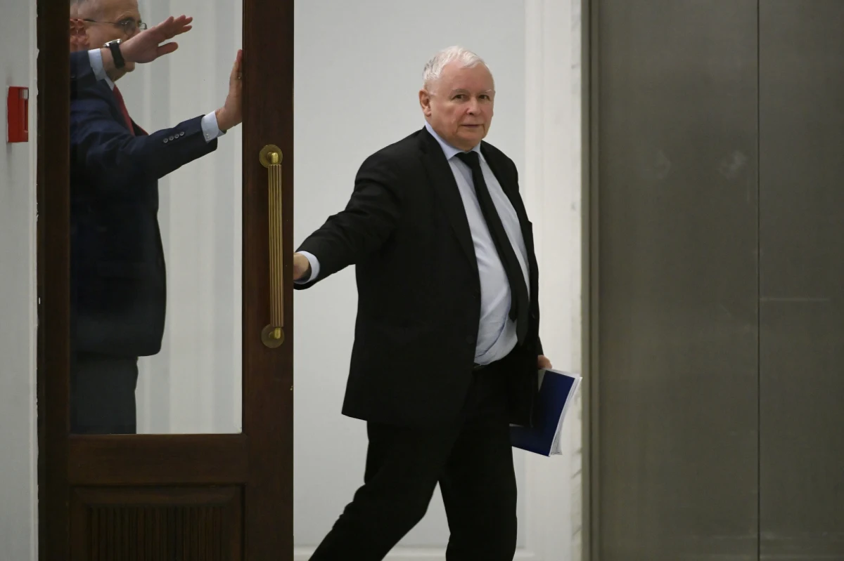 Gdyby wybory parlamentarne odbyły się w najbliższą niedzielę, wygrałaby je Zjednoczona Prawica, zdobywając 30 proc. głosów – wynika z sondażu CBOS. Do urn chce iść 75 proc. badanych, ale spora część z nich nie wie jeszcze, na kogo oddałaby swój głos. 