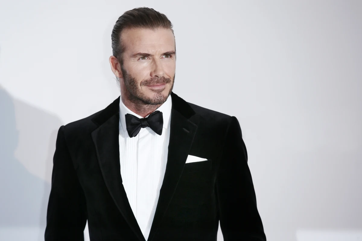 David Beckham – tak jak tysiące innych Brytyjczyków – ustawił się w kolejce, by przejść koło trumny z ciałem królowej Elżbiety II. Legendarny były angielski piłkarz powiedział dziennikarzom, że na wejście do Pałacu Westmisterskiego czekał już 12 godzin.