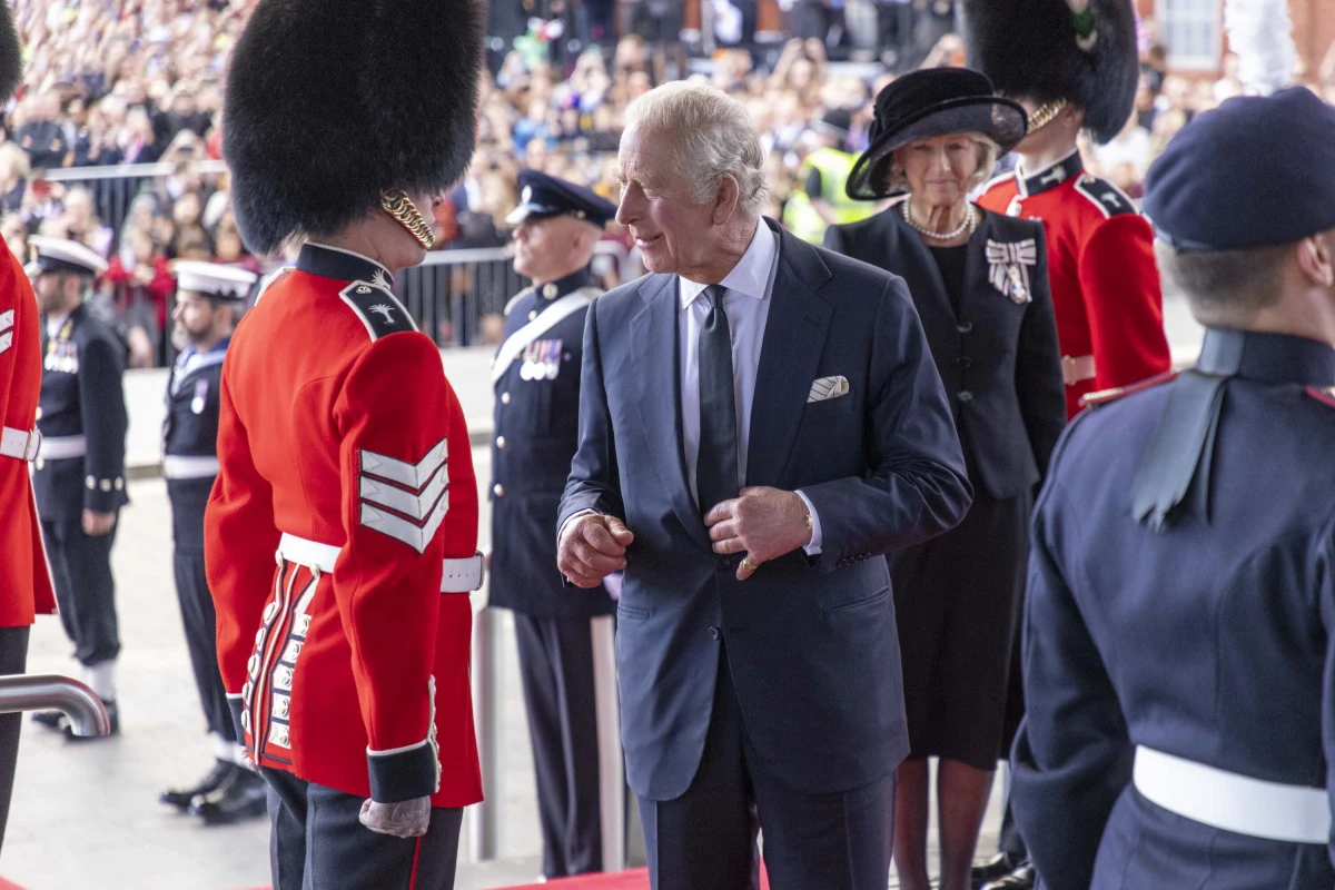 „To był zaszczyt być księciem Walii przez tak długi czas” – mówił król Wielkiej Brytanii Karol III podczas pierwszej w nowej roli wizyty w Walii. Monarcha podziękował - częściowo przemawiając po walijsku - za złożone mu kondolencje po śmierci matki, królowej Elżbiety II.