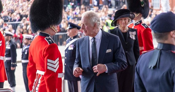 „To był zaszczyt być księciem Walii przez tak długi czas” – mówił król Wielkiej Brytanii Karol III podczas pierwszej w nowej roli wizyty w Walii. Monarcha podziękował - częściowo przemawiając po walijsku - za złożone mu kondolencje po śmierci matki, królowej Elżbiety II.