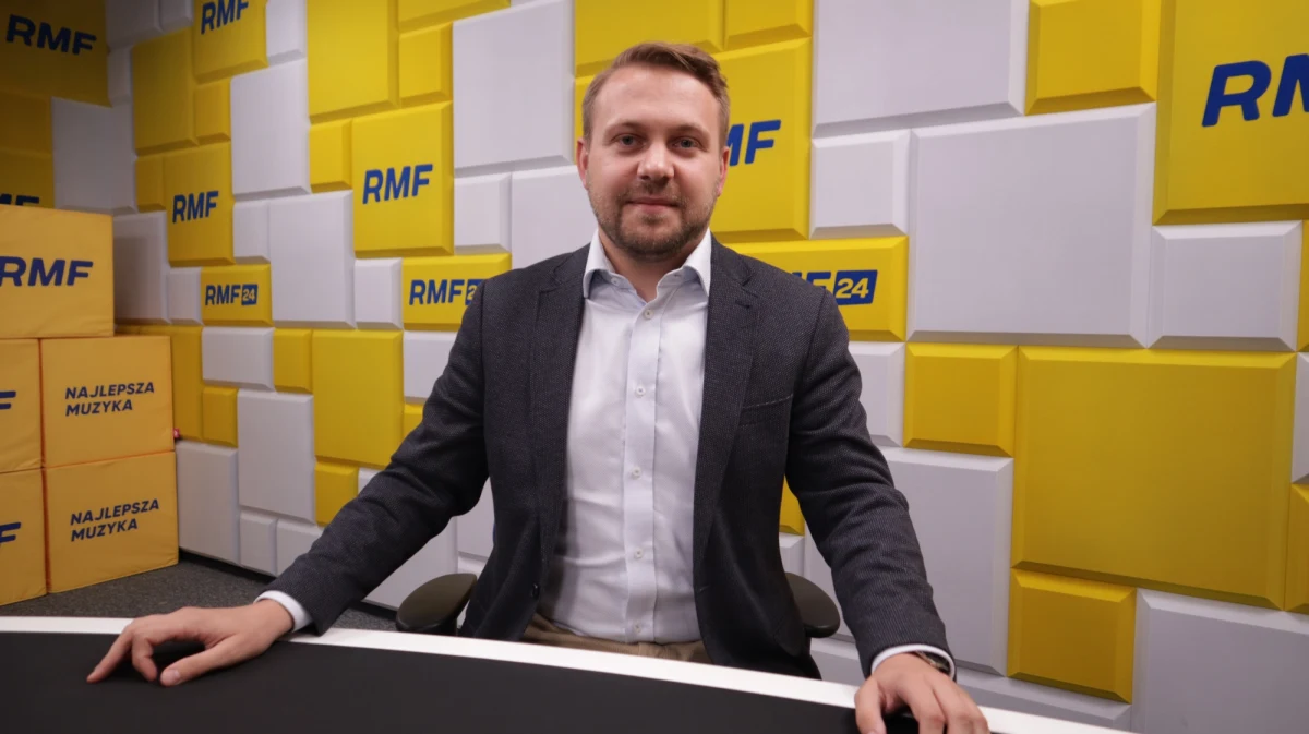 "Nie zgadzamy się na likwidację zasady 10H” – mówił w Popołudniowej rozmowie w RMF FM Jacek Ozdoba, wiceszef resortu klimatu i środowiska. Chodzi o przepisy ograniczające budowę nowych lądowych elektrowni wiatrowych. Likwidacja zasady 10H była jednym z kamieni milowych, od spełnienia których uzależniona jest wypłata środków z KPO.