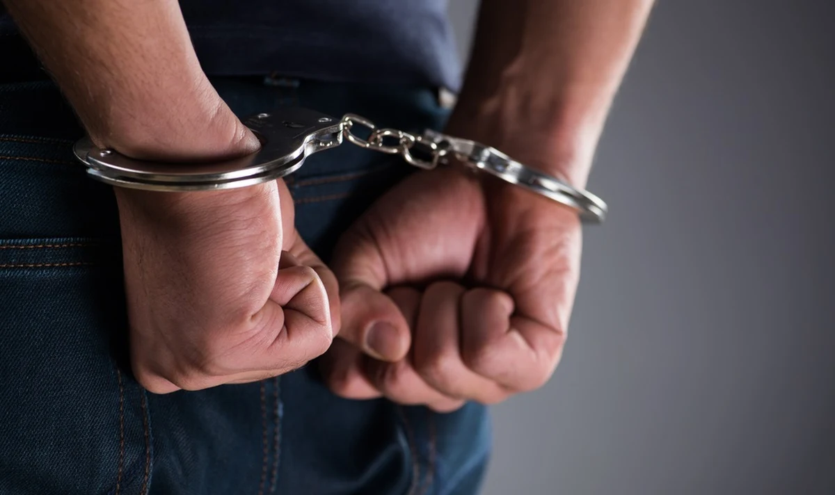 ​Prokuratura Rejonowa w Grodzisku Mazowieckim skierowała do sądu akt oskarżenia przeciwko 43-letniemu Pawłowi J., który na przełomie października i listopada 2021 roku udusił swoją partnerkę Danutę i przez około dwa tygodnie mieszkał z jej zwłokami. Gdy został zatrzymany, przyznał się do zabójstwa, mówiąc, że "coś w nim pękło".