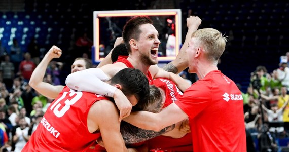 Następny Eurobasket odbędzie się m.in. w Polsce! Jak potwierdziliśmy w związku, Polska będzie gościć jedną z grup tych rozgrywek w 2025 roku. To oznacza, że nasza reprezentacja będzie mieć zapewniony udział w tym turnieju.